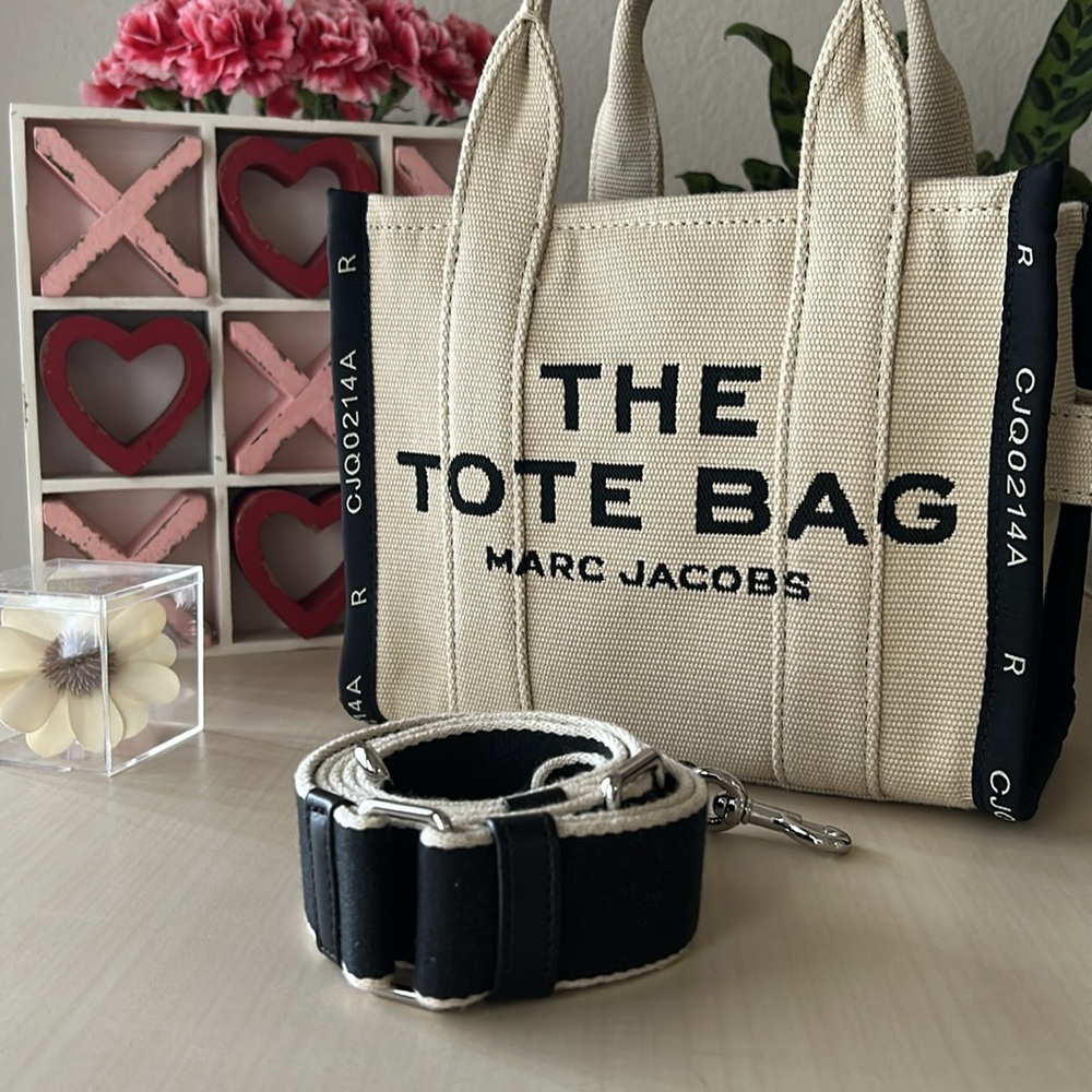 Marc Jacobs The Tote Bag - Small - Picture 14 of 16